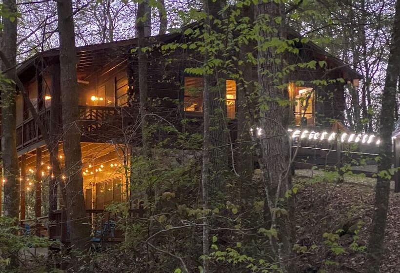 Charming Blue Ridge Cabin W/ Game Room & Hot Tub!