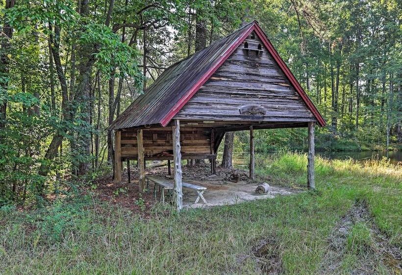 Charming Newnan Carriage House On 95 Acres!
