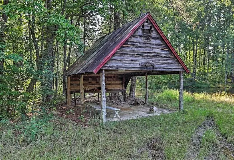 Charming Newnan Carriage House On 95 Acres!