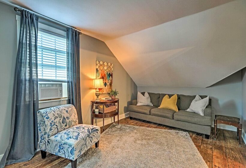 Charming Newnan Carriage House On 95 Acres!