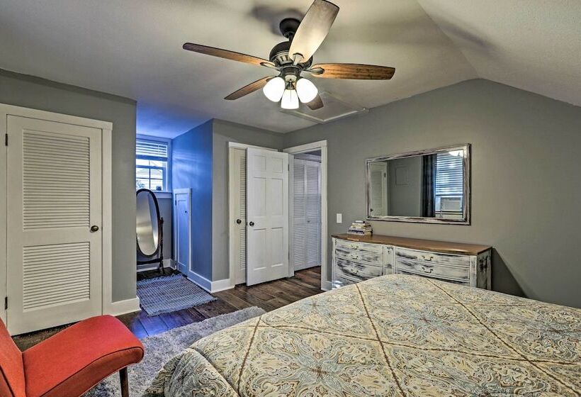 Charming Newnan Carriage House On 95 Acres!