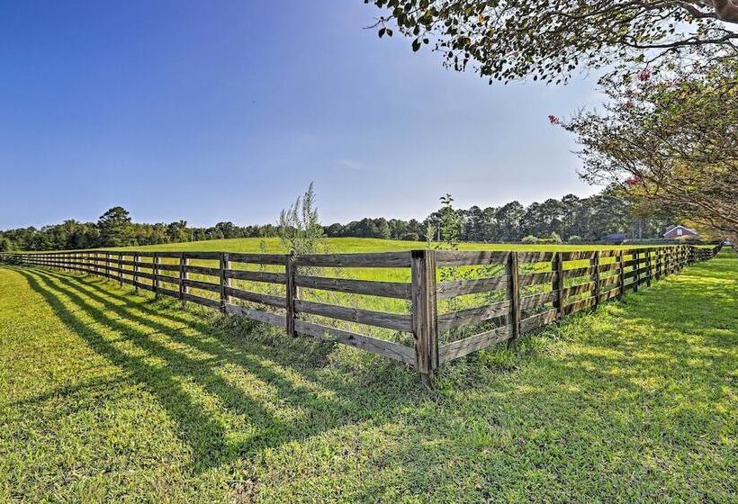 Charming Newnan Carriage House On 95 Acres!