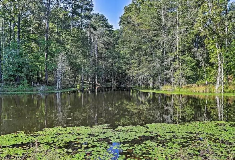 Charming Newnan Carriage House On 95 Acres!