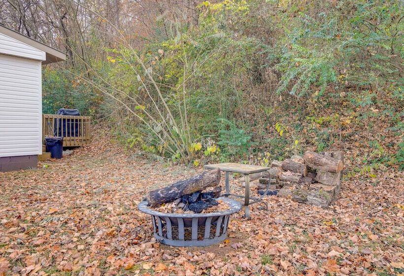Cozy Knoxville Cottage W/ Deck, Grill, Fire Pit!
