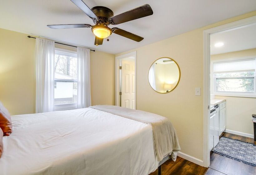 Cozy Knoxville Cottage W/ Deck, Grill, Fire Pit!