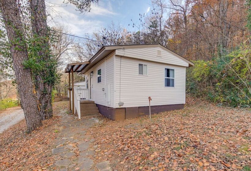 Cozy Knoxville Cottage W/ Deck, Grill, Fire Pit!