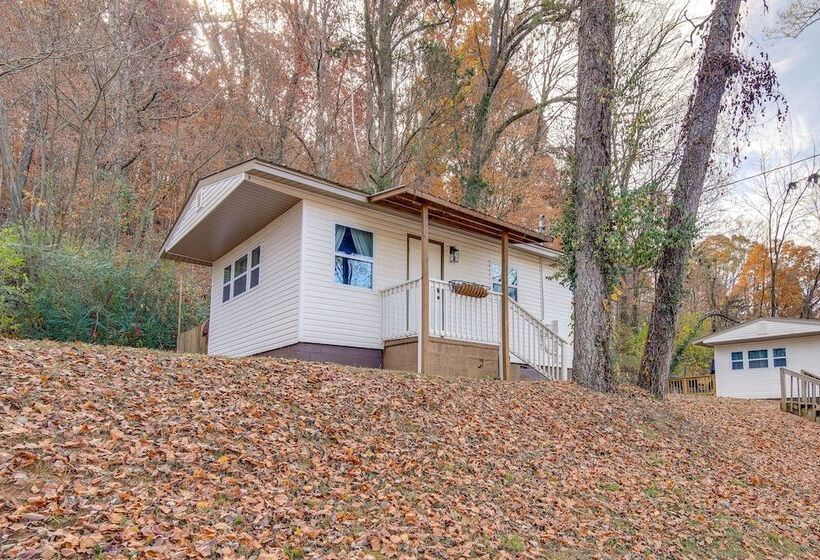 Cozy Knoxville Cottage W/ Deck, Grill, Fire Pit!