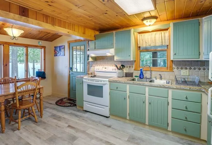 Cozy Maine Cottage On Long Lake W/ Screened Porch