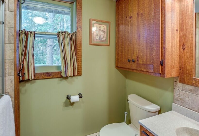 Cozy Maine Cottage On Long Lake W/ Screened Porch