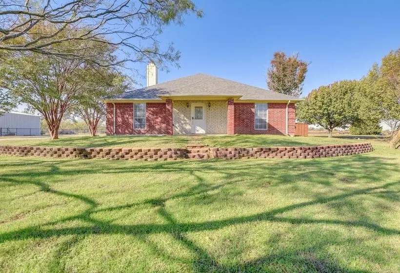 9 Mi To Ray Roberts Lake: Texas Retreat W/ Pool