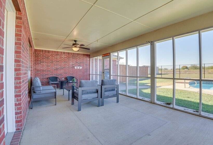 9 Mi To Ray Roberts Lake: Texas Retreat W/ Pool