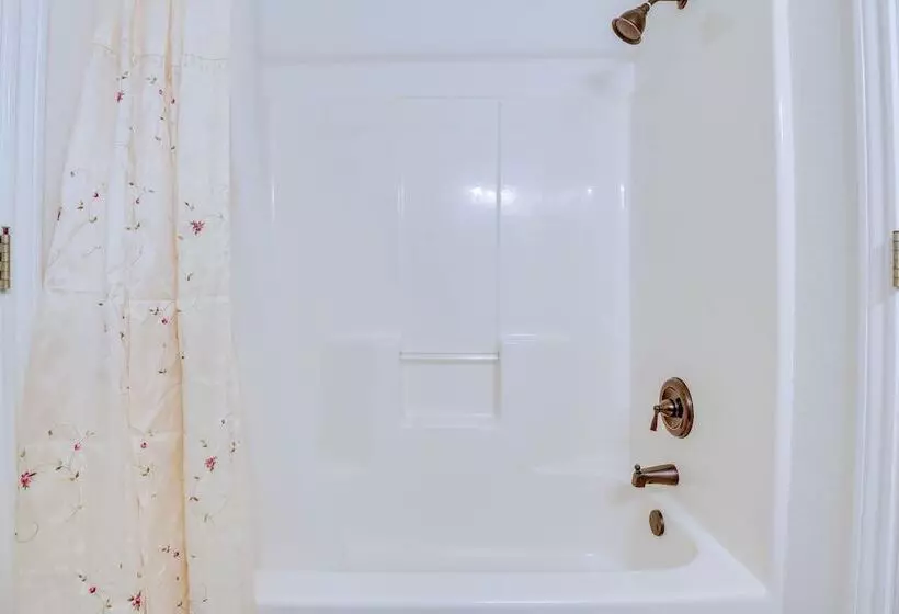 9 Mi To Ray Roberts Lake: Texas Retreat W/ Pool