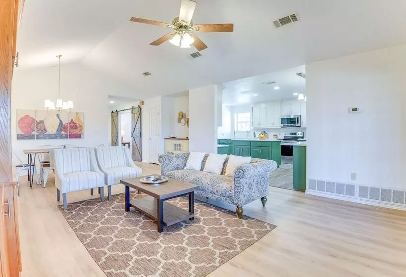 9 Mi To Ray Roberts Lake: Texas Retreat W/ Pool