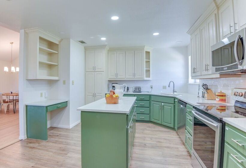 9 Mi To Ray Roberts Lake: Texas Retreat W/ Pool