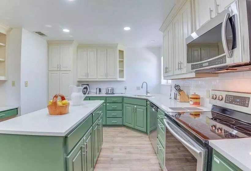 9 Mi To Ray Roberts Lake: Texas Retreat W/ Pool