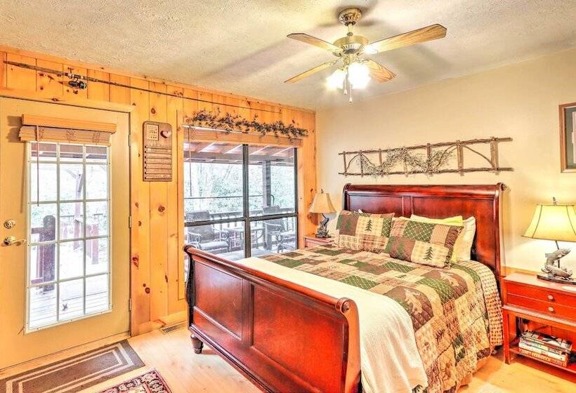 Creek Bend Escape W/ Hot Tub + River Views!