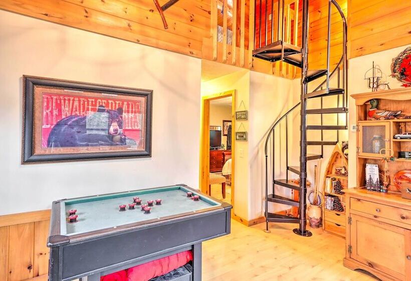 Creek Bend Escape W/ Hot Tub + River Views!