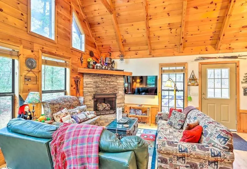 Creek Bend Escape  W/ Hot Tub + River Views!