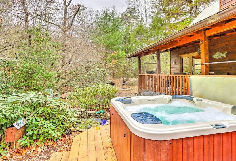 Creek Bend Escape W/ Hot Tub + River Views!