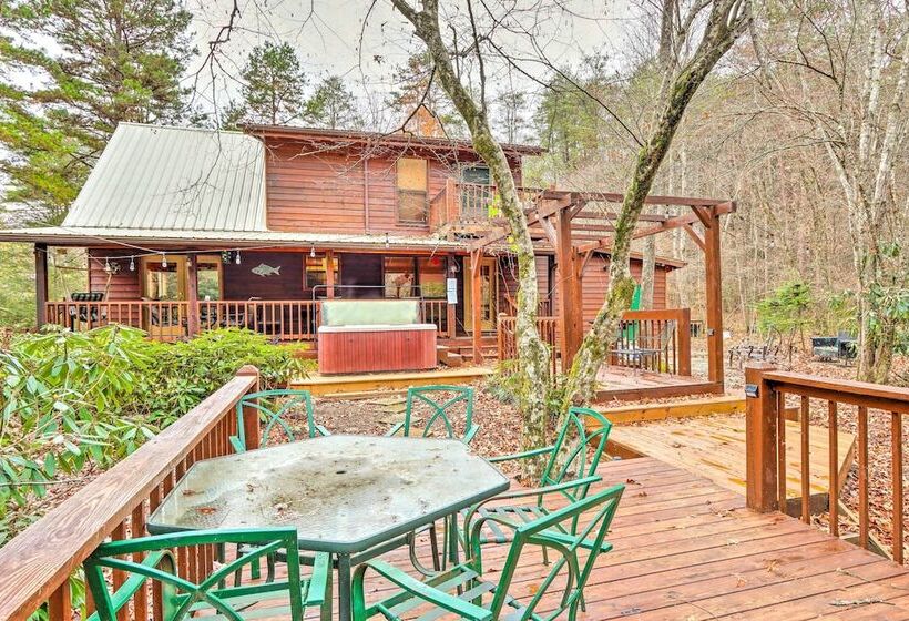 Creek Bend Escape W/ Hot Tub + River Views!