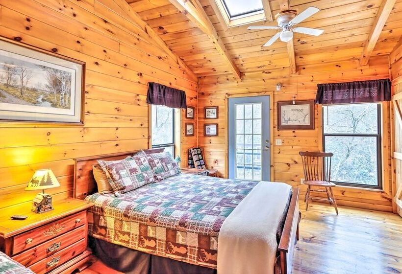 Creek Bend Escape W/ Hot Tub + River Views!