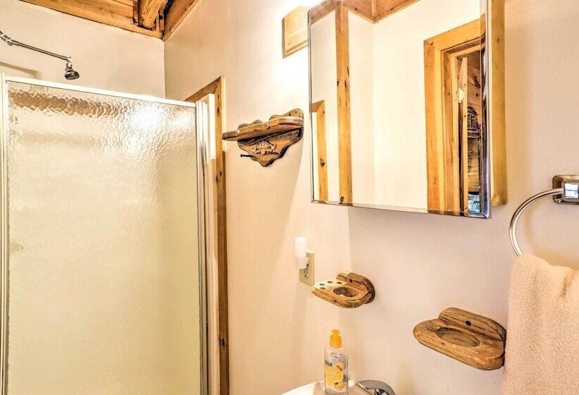 Creek Bend Escape W/ Hot Tub + River Views!