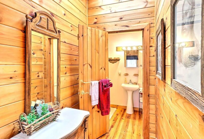 Creek Bend Escape W/ Hot Tub + River Views!