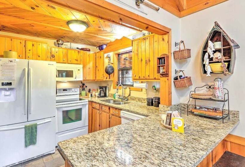 Creek Bend Escape W/ Hot Tub + River Views!