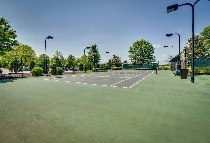 Currahee Club Home: Lake Access & Golf Course View