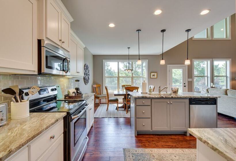 Currahee Club Home: Lake Access & Golf Course View