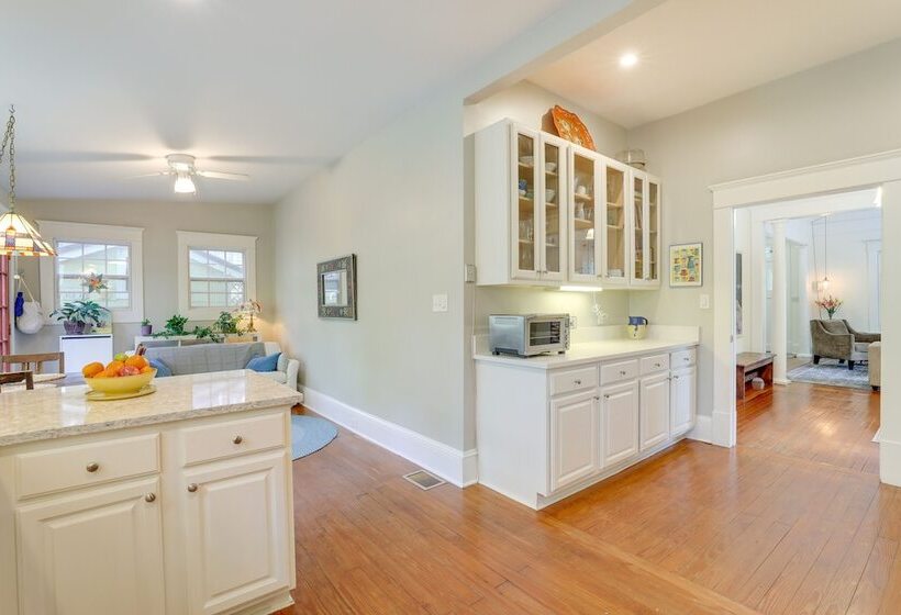 Delightful Decatur Retreat: Walk To Shops & Dining