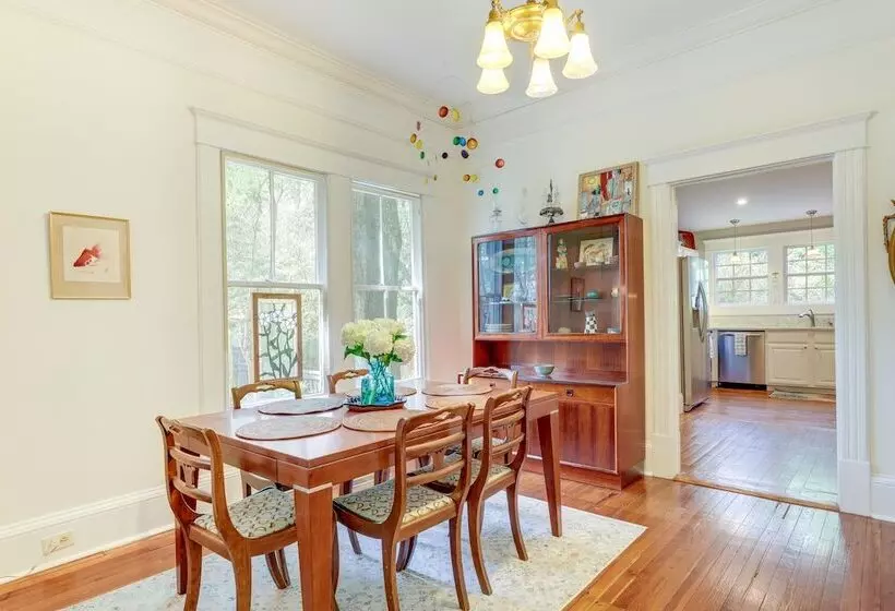 Delightful Decatur Retreat: Walk To Shops & Dining