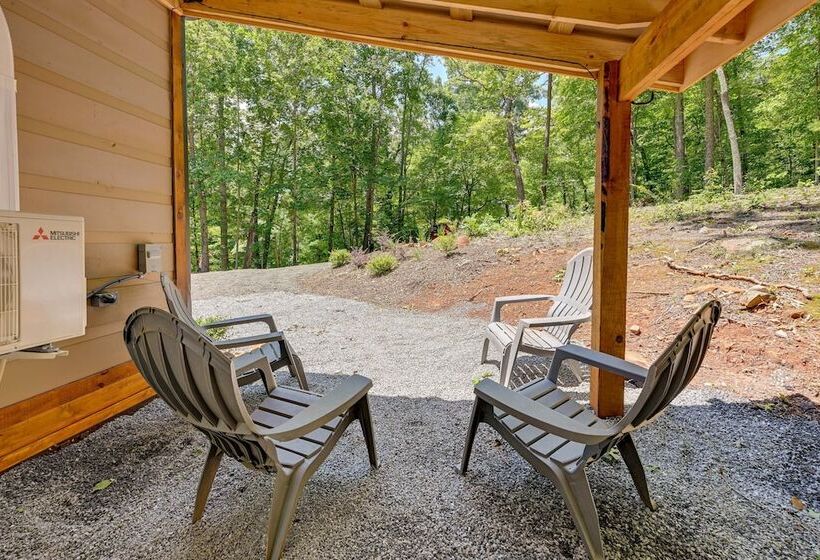 Near Main Street W/ Hot Tub: Retreat In Hiawassee!