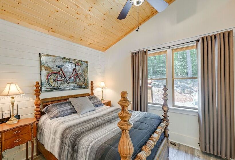 Near Main Street W/ Hot Tub: Retreat In Hiawassee!