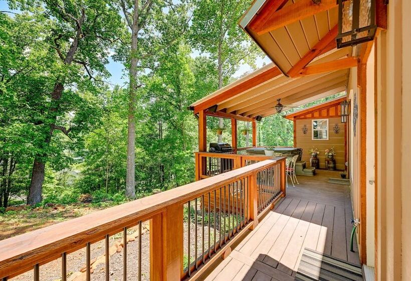 Near Main Street W/ Hot Tub: Retreat In Hiawassee!