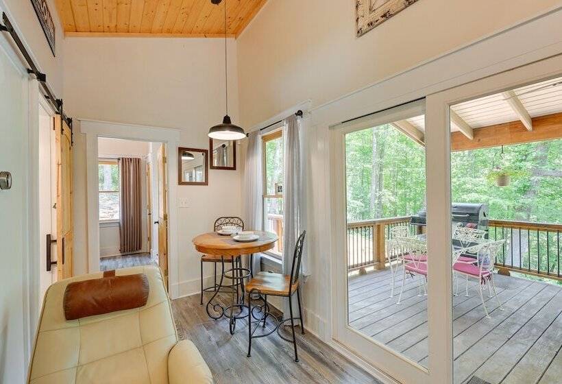 Near Main Street W/ Hot Tub: Retreat In Hiawassee!