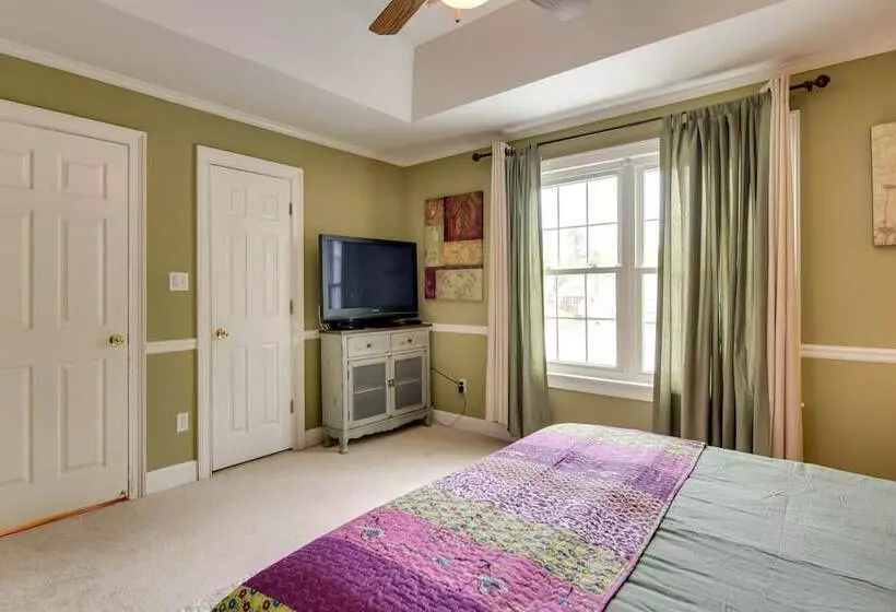 Douglasville Lake Home W/ Private Pool + Gazebo!