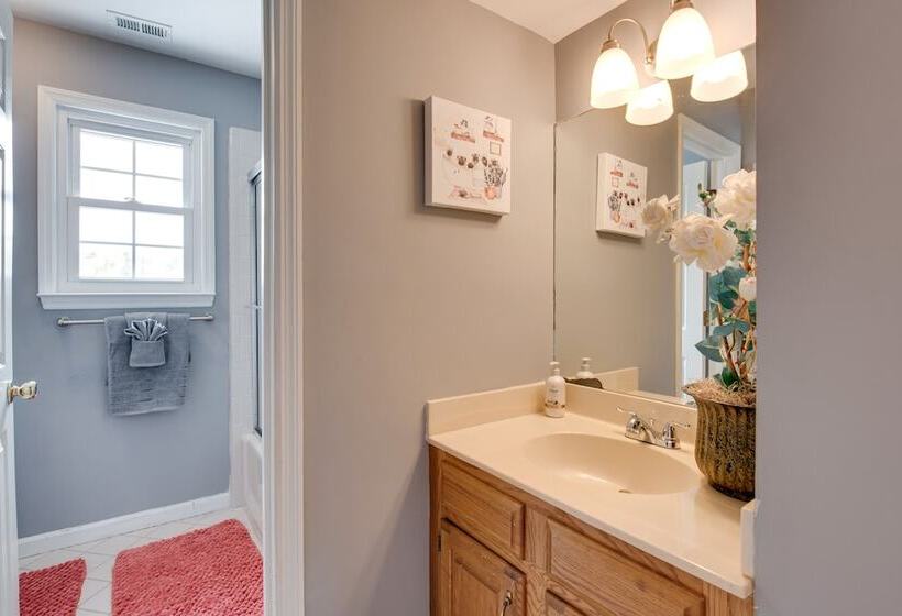 Douglasville Lake Home W/ Private Pool + Gazebo!