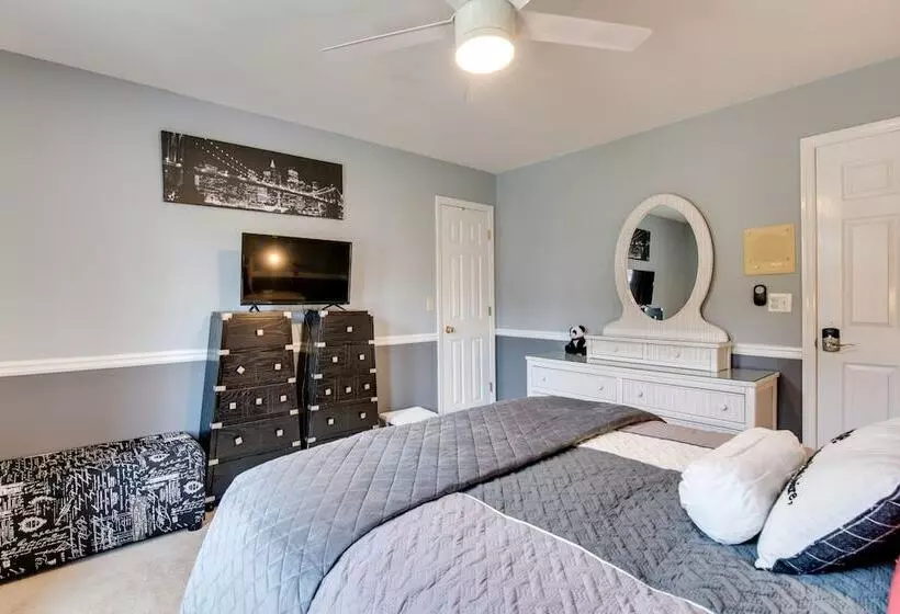 Douglasville Lake Home W/ Private Pool + Gazebo!