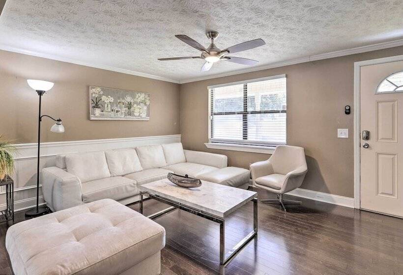 Douglasville Retreat W/ Deck, Dogs Welcome!