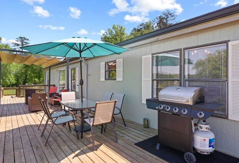 Eatonton Home W/ Dock & Lake Sinclair Views!