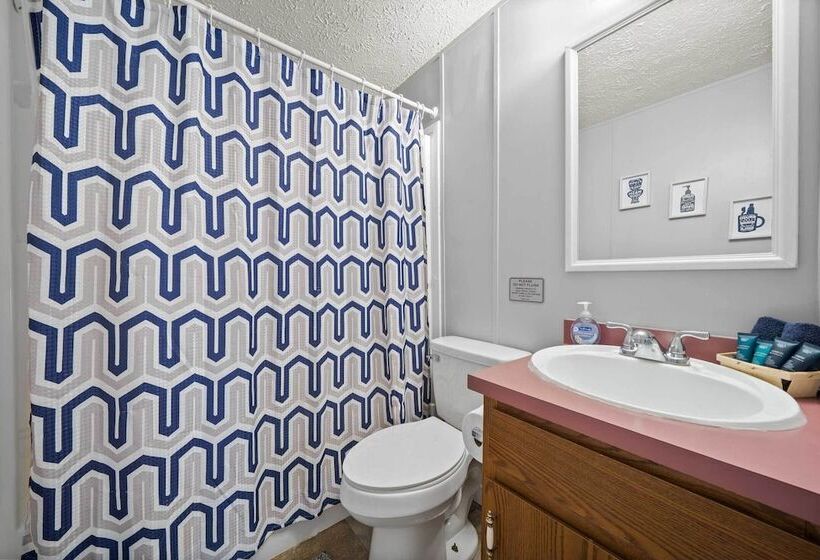 Eatonton Home W/ Dock & Lake Sinclair Views!