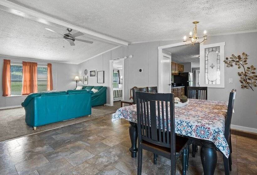 Eatonton Home W/ Dock & Lake Sinclair Views!