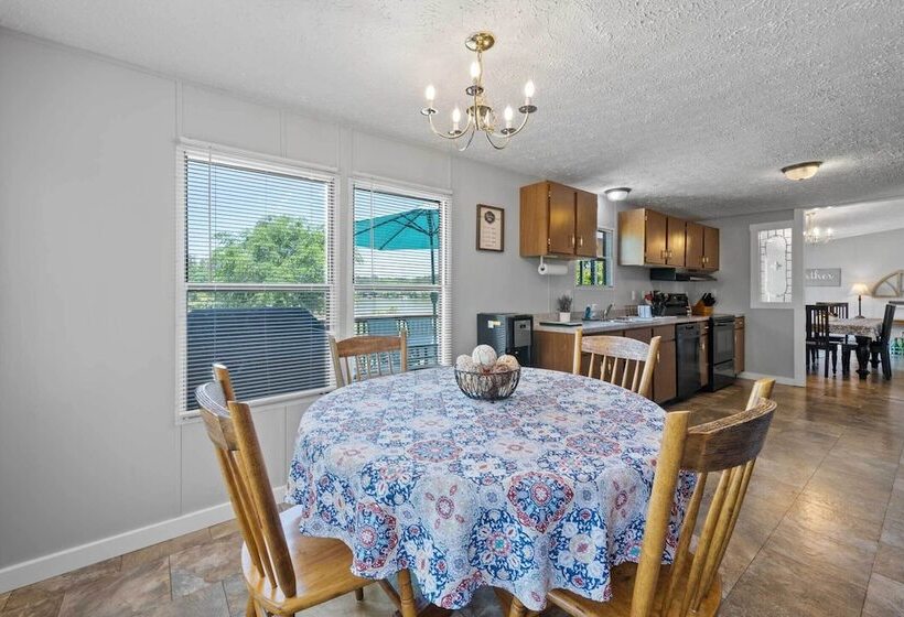 Eatonton Home W/ Dock & Lake Sinclair Views!