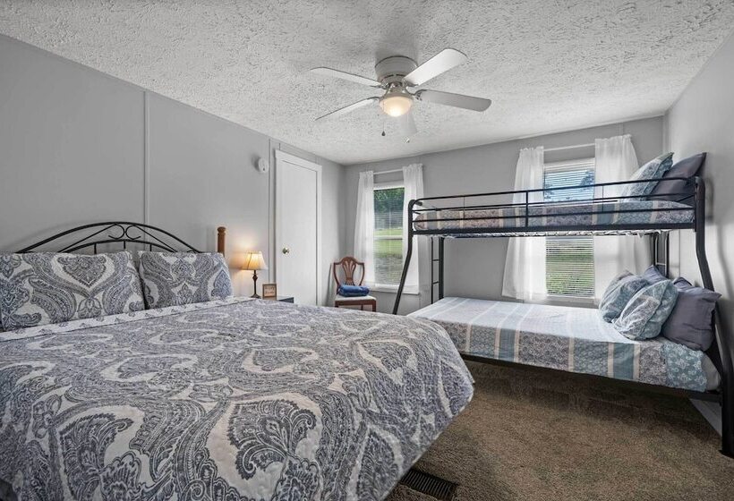 Eatonton Home W/ Dock & Lake Sinclair Views!