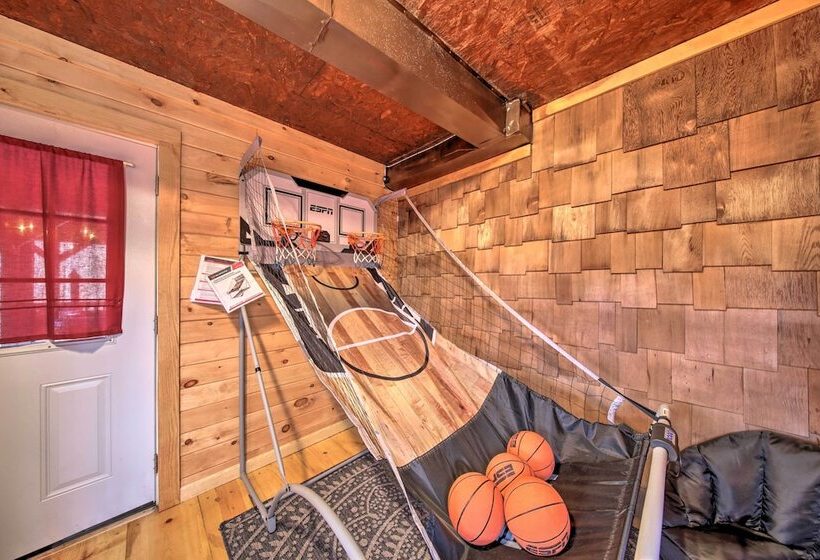 Ellijay Escape On Briar Creek W/ Hot Tub & Views!