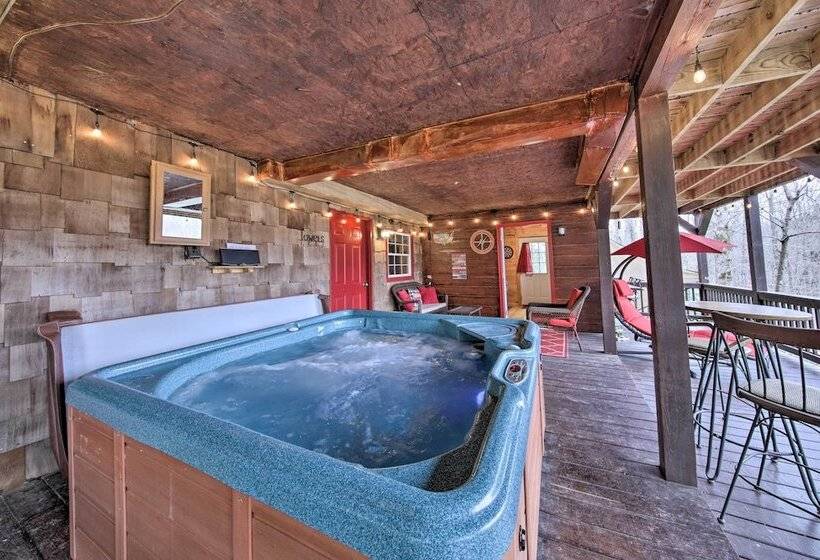 Ellijay Escape On Briar Creek W/ Hot Tub & Views!