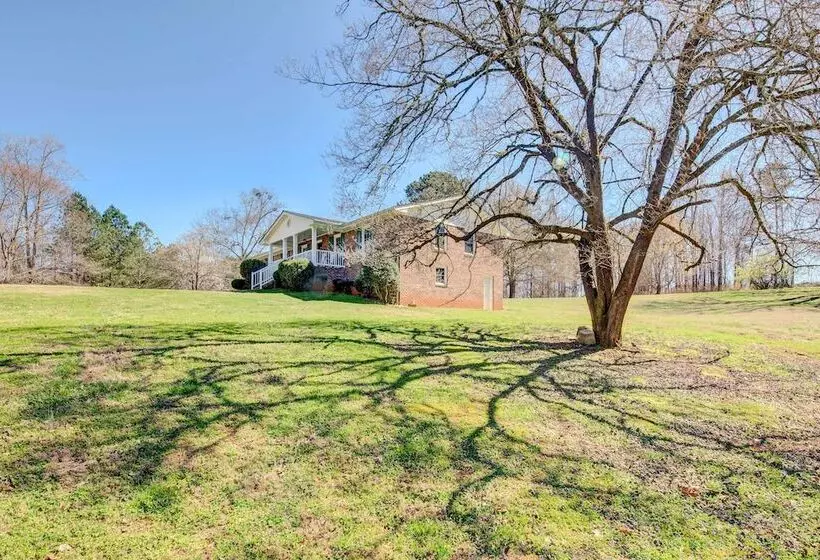 Family Friendly Georgia Vacation Home!