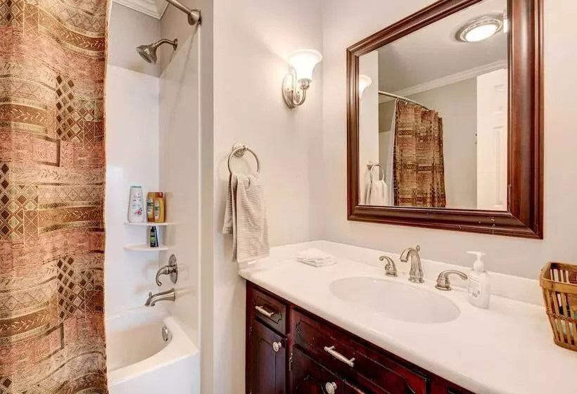 Family Friendly Georgia Vacation Home!