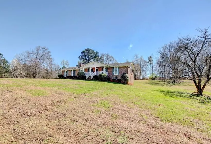 Family Friendly Georgia Vacation Home!